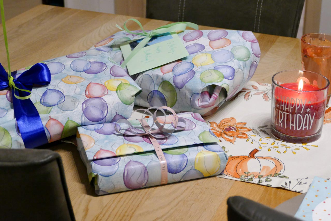 Der Geschenketisch am Morgen