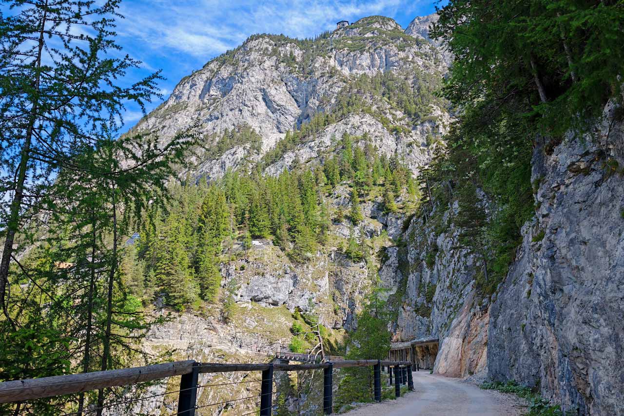 Der Weg hinauf zur Eisriesenwelt ist wirklich wunderschön angelegt
