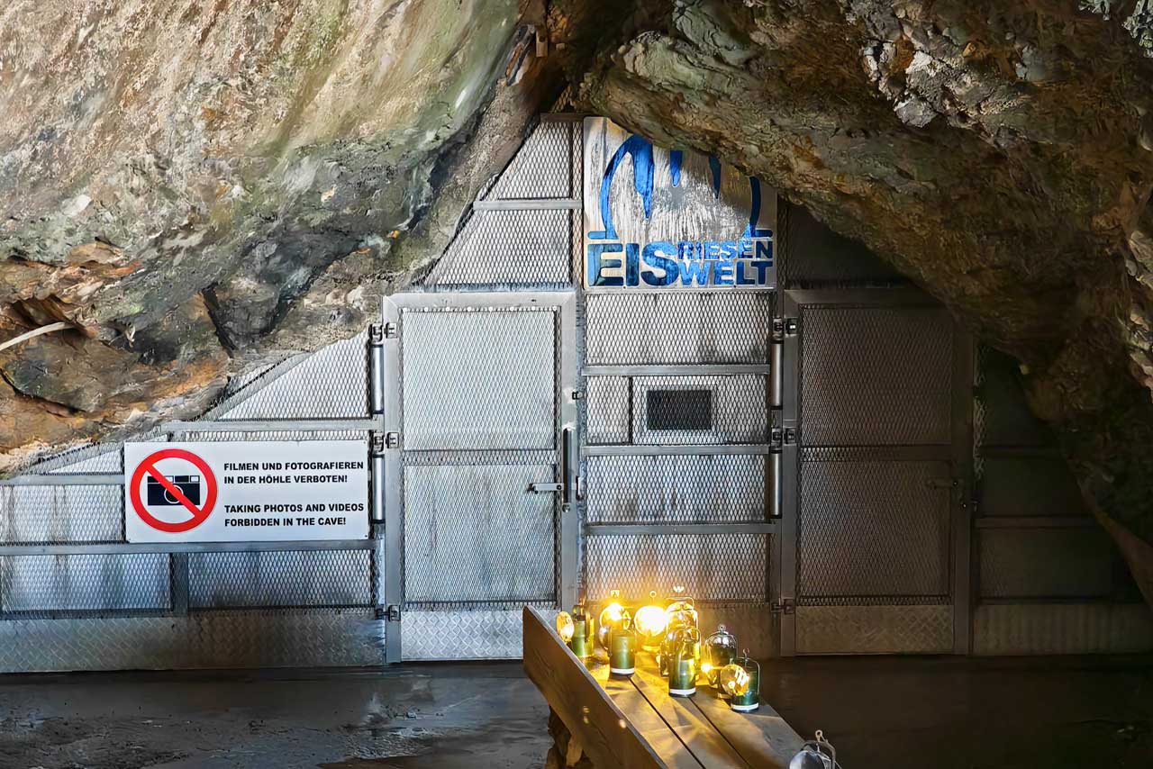 Hinter dieser Tür wartet die Eisriesenwelt