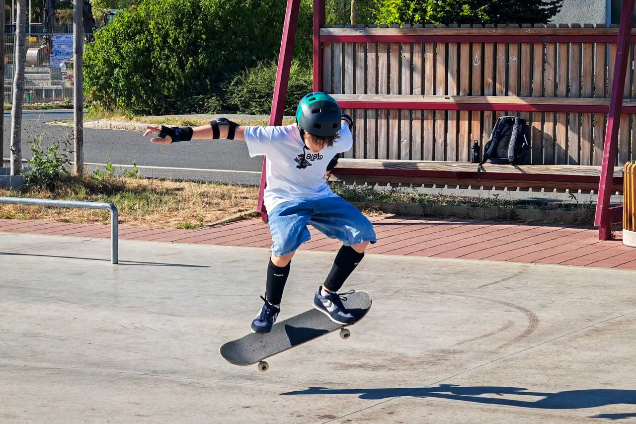 Der Zwergofant übt eifrig den Ollie