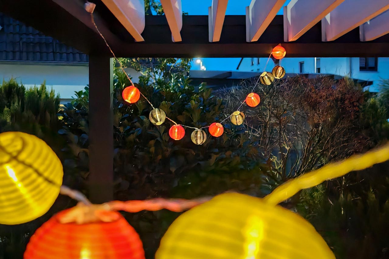 Spontan gekaufte Lampions beleuchteten die Terrasse