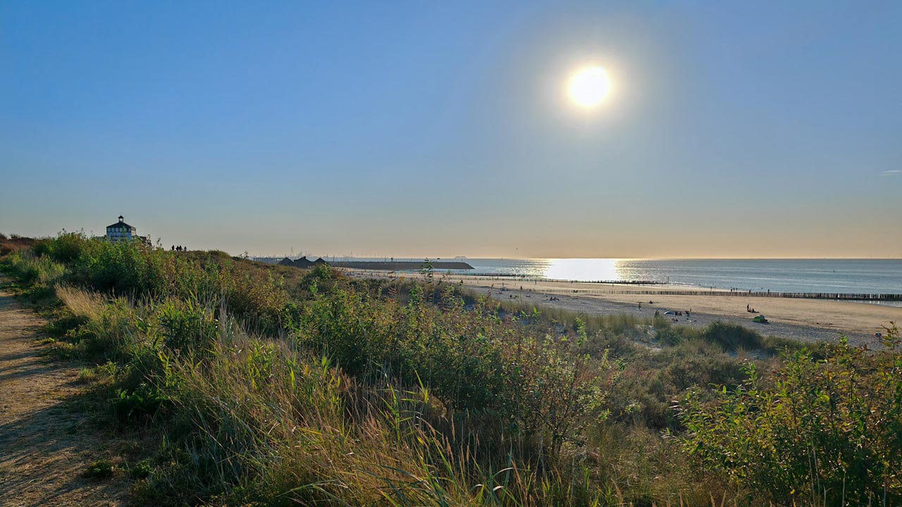 Langer Abendlauf zum Meer in der Sonnenfinsternis