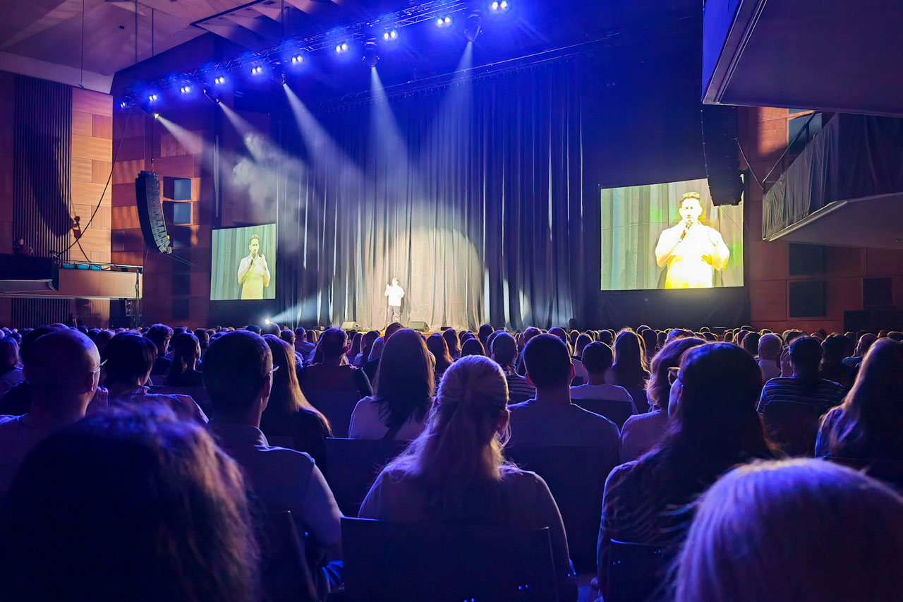 Als Opener hat James Regal die Herzen des Publikums gewonnen