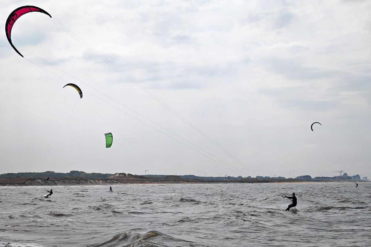 Das Meer war voll mit Kitesurfern